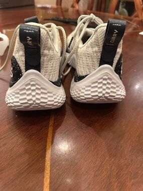 Under Armour mens White and Black Curry Athletic Sneakers